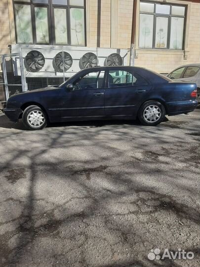 Mercedes-Benz E-класс 2.4 AT, 1998, 70 000 км