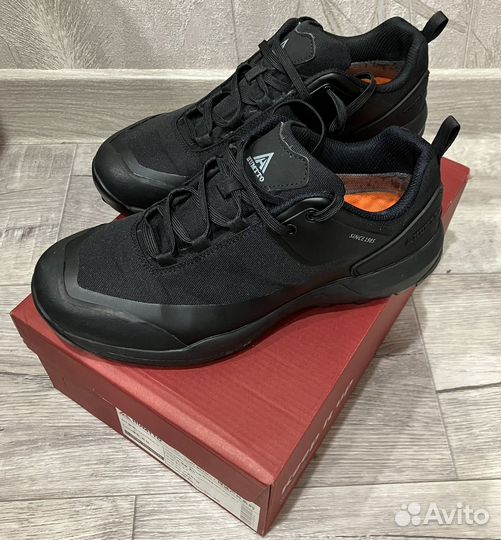 Кроссовки трекинговые