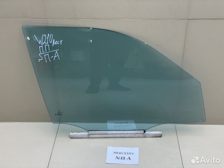 Стекло двери синее Mercedes W210