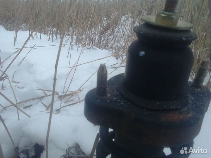 Опора задней стойки Mitsubishi Outlander 2005 г