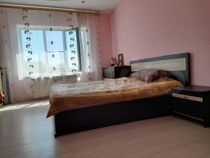 Дом 313,2 м² на участке 12,6 сот.