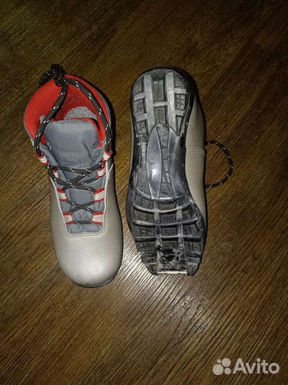 Лыжные ботинки