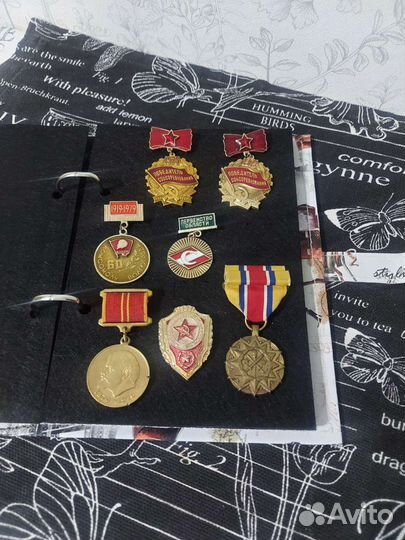 Альбом для хранения значков и медалей