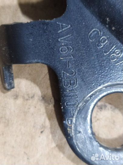 Кронштейн задний левый Ford Focus 3 седан 1.6