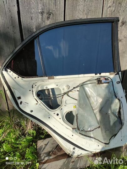 Левая задняя дверь тойота приус NHW11