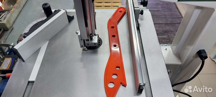 Ленточнопильный станок по дереву