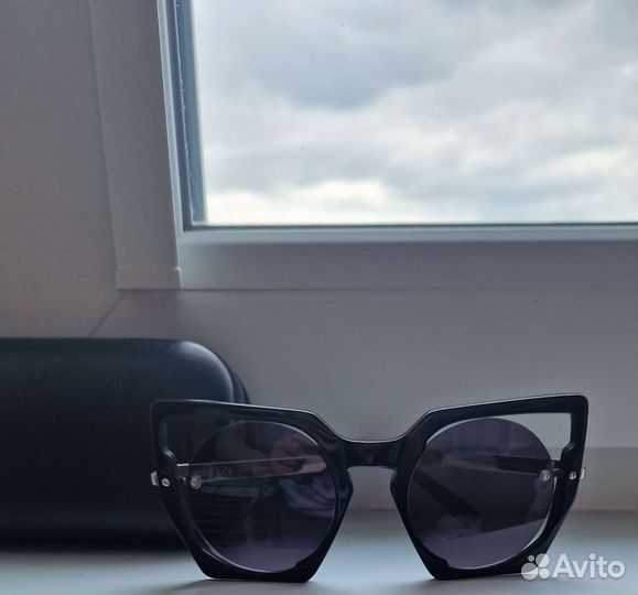 Солнцезащитные очки женские брендовые