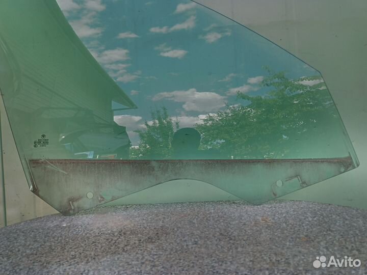 Стекло переднее правое Бмв BMW X3 E83 2004-2010