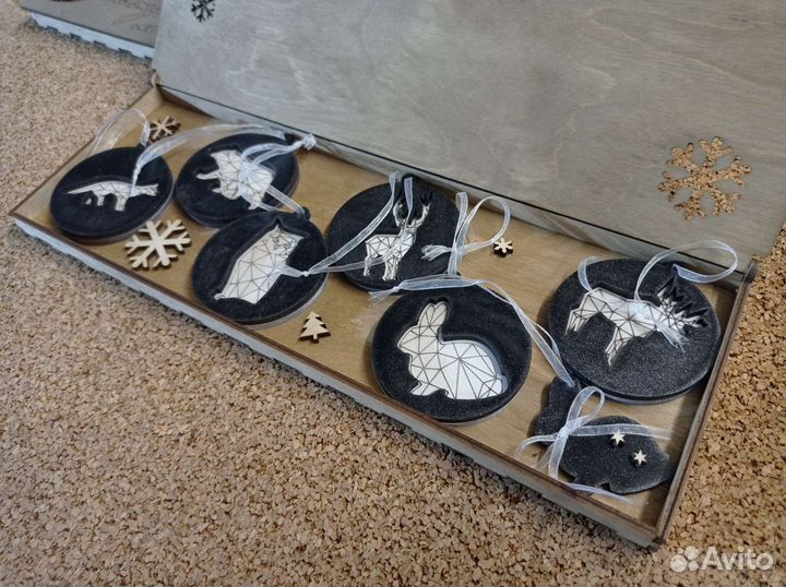 Новогодние елочные игрушки. Шары и звери