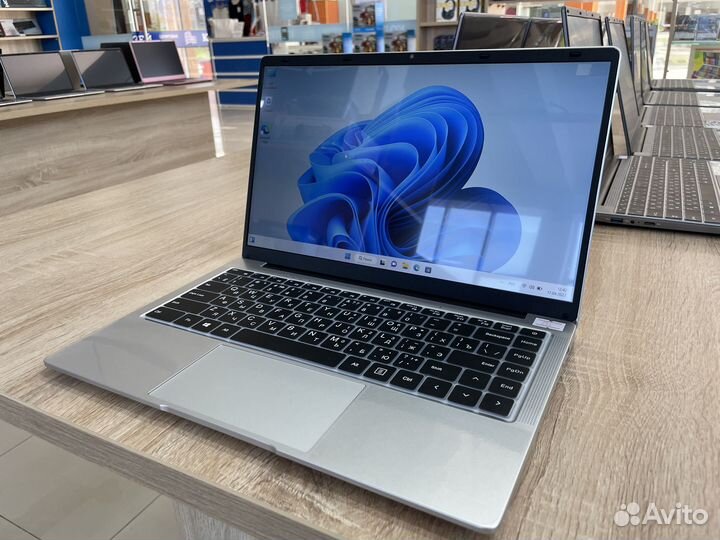 Ноутбук 4 ядерный 256/8 Free Hobby V10