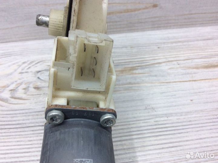 Моторчик стеклоподъемника задний правый Mercedes