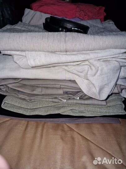 Два пакета женских вещей и ветровка