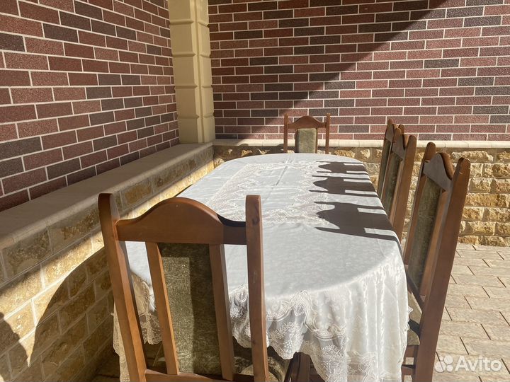 Стол со стульями