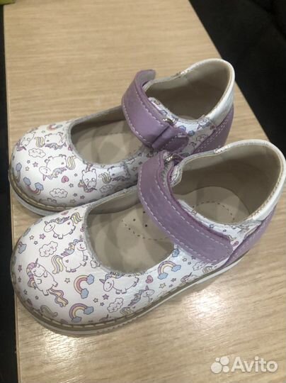 Туфли для девочки новые