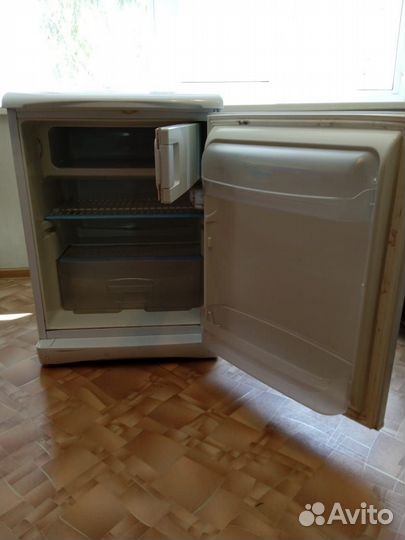 Холодильник indesit
