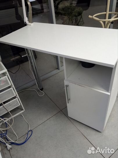 Стол для мастера маникюра