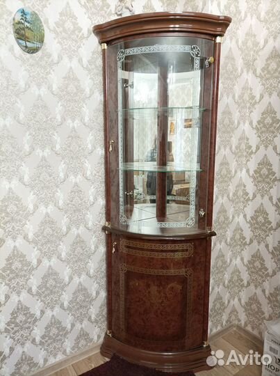 Угловая витрина бу