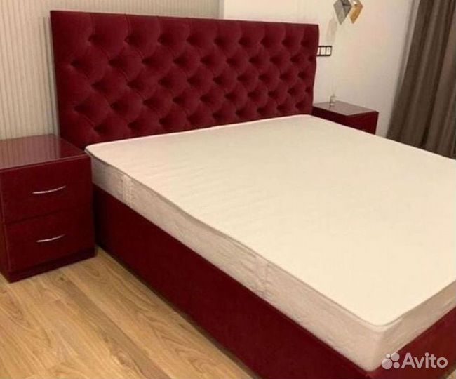 Кровать с молдингом
