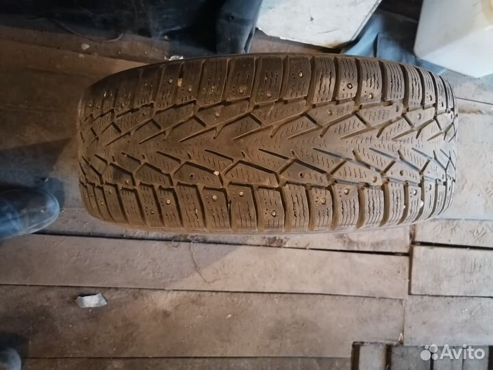 Нокиан 215 65 16