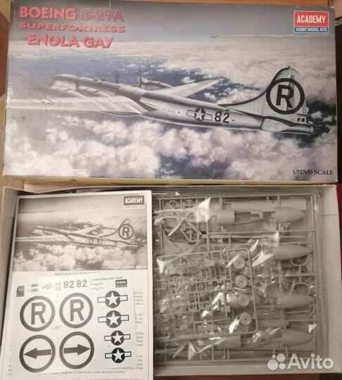 Сборная модель самолета 1/72 B-29A Academy