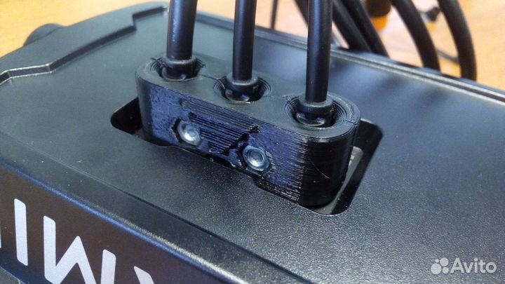 Крепление проводов эхолота Garmin