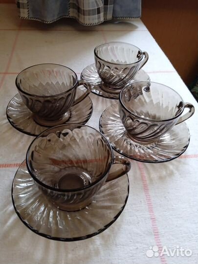 Чайные чашки с блюдцами