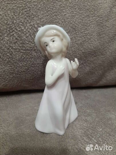 Статуэтка дама в шляпе, Италия