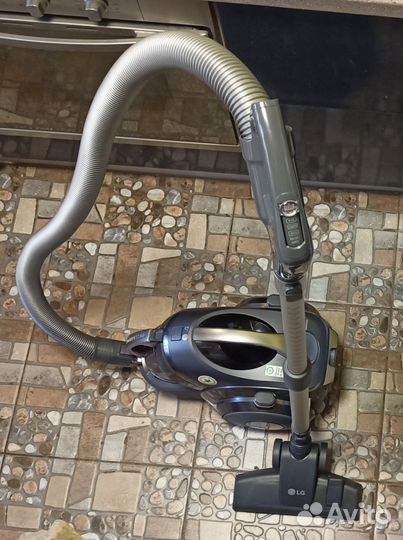 Пылесос LG Kompressor VC83209uhav