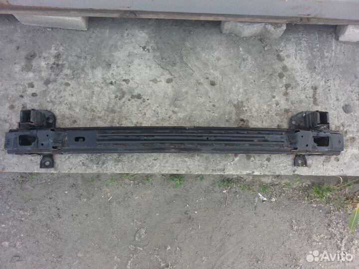 Хендай Санта Фе усилитель переднего бампера