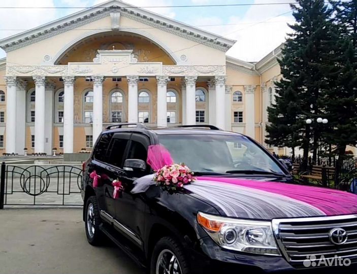 Свадебное украшение на автомобиль