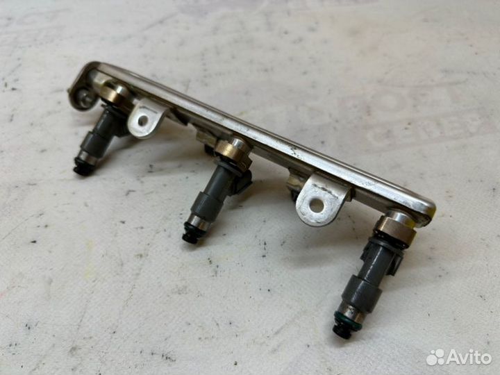 Топливная рампа (рейка) в сборе задняя Honda