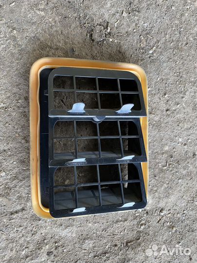 Вентиляционный клапан левый Пежо 408