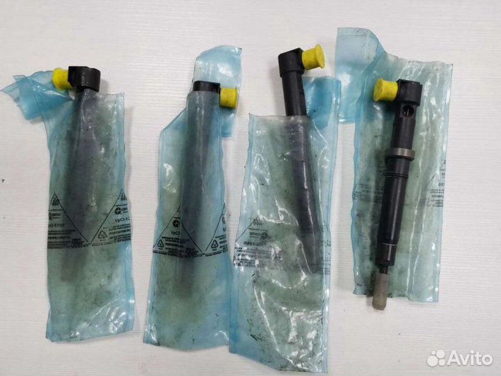 Форсунка топливная Mercedes-Benz C-Class W204