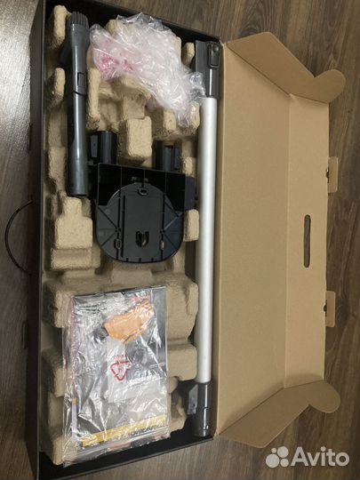 Пылесос Redmont RV-UR362 беспроводной