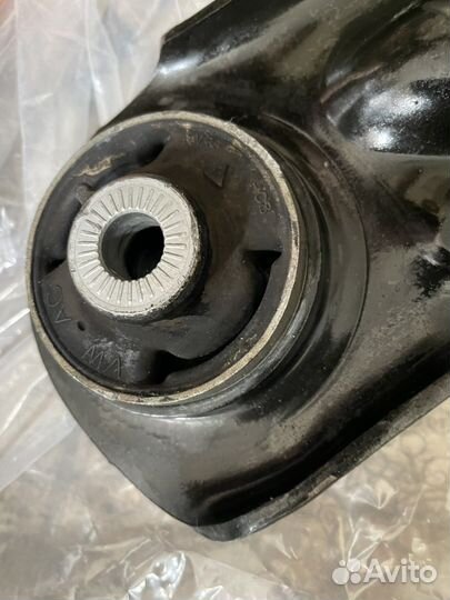 Рычаг передний левый на volkswagen jetta 7