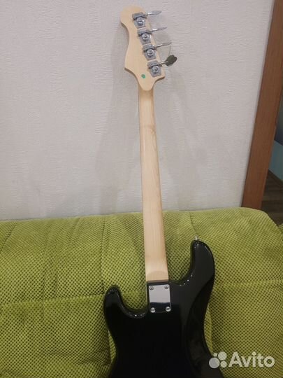 Бас Гитара Caraya