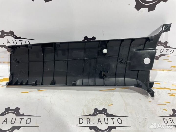 Обшивка стойки нижняя правая Toyota Land Cruiser