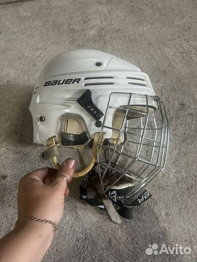 Хоккейный шлем