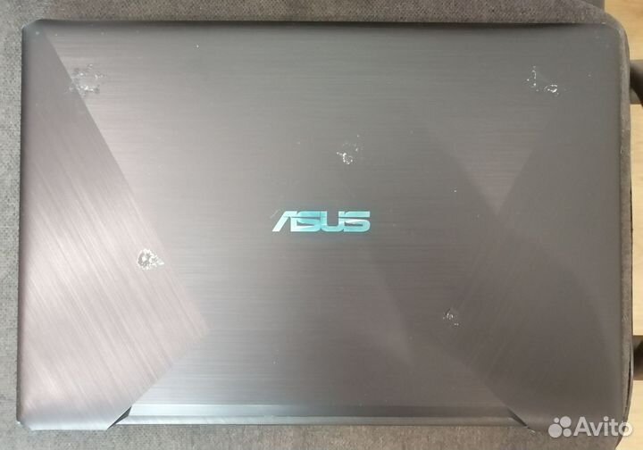 Ноутбук Asus F570