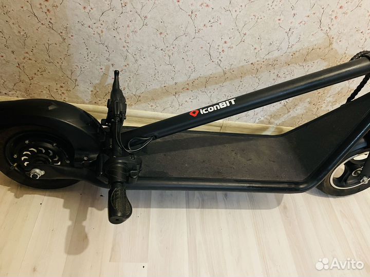 Электросамокат iconBIT Kick Scooter Trident 100