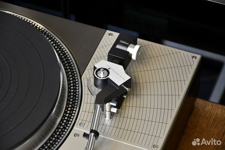 Проигрыватель винила Technics SL-1100