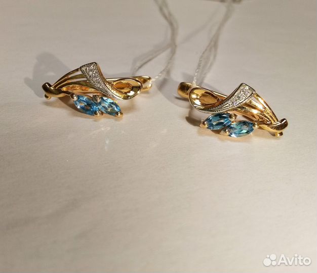 Золотые серьги с камнем