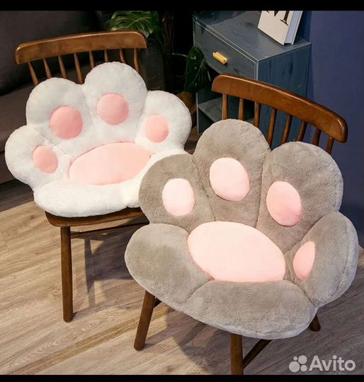 Игрушка в виде кошачьих лапок