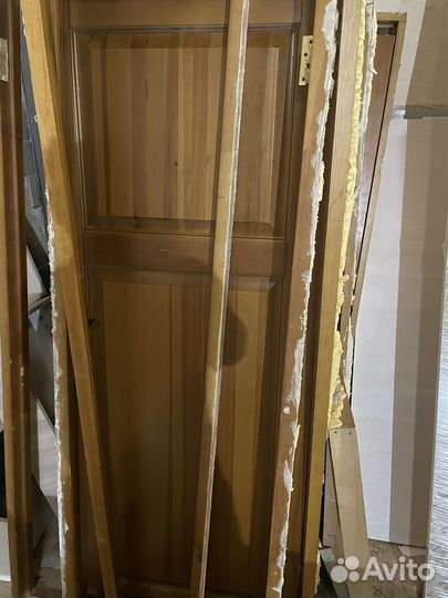 Двери из массива сосны б/у