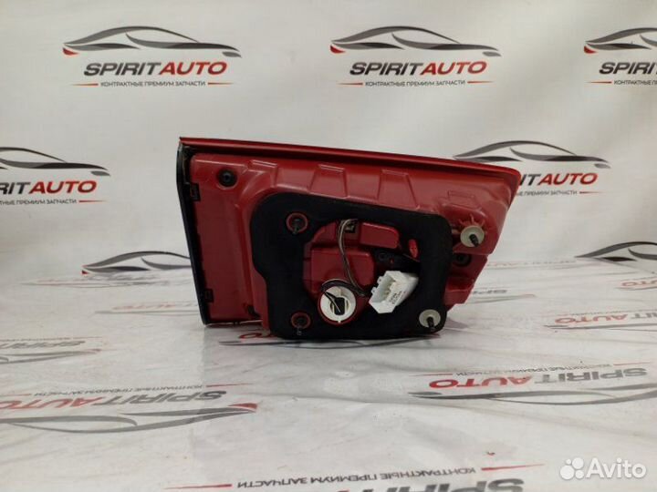 Фонарь багажника задний правый Kia Carnival 3