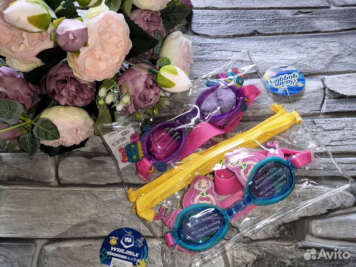 Очки для плавания. Купальник