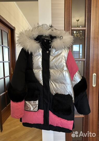 Верхняя одежда на девочку. Много. Бренды. Листайте