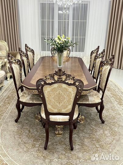 Стол и стулья в гостиную. В наличии