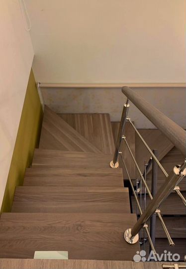 Облицовка лестничного металлокаркаса деревом