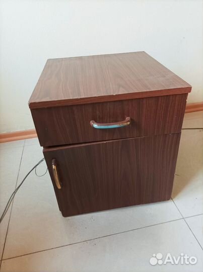 Тумбочка